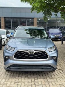 Foreign used 2020 Toyota Highlander   Low mileage  Clean interior  Original custom duty  Going for 39m