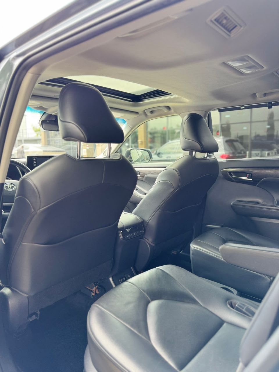 
								Foreign used 2020 Toyota Highlander   Low mileage  Clean interior  Original custom duty  Going for 39m full									
