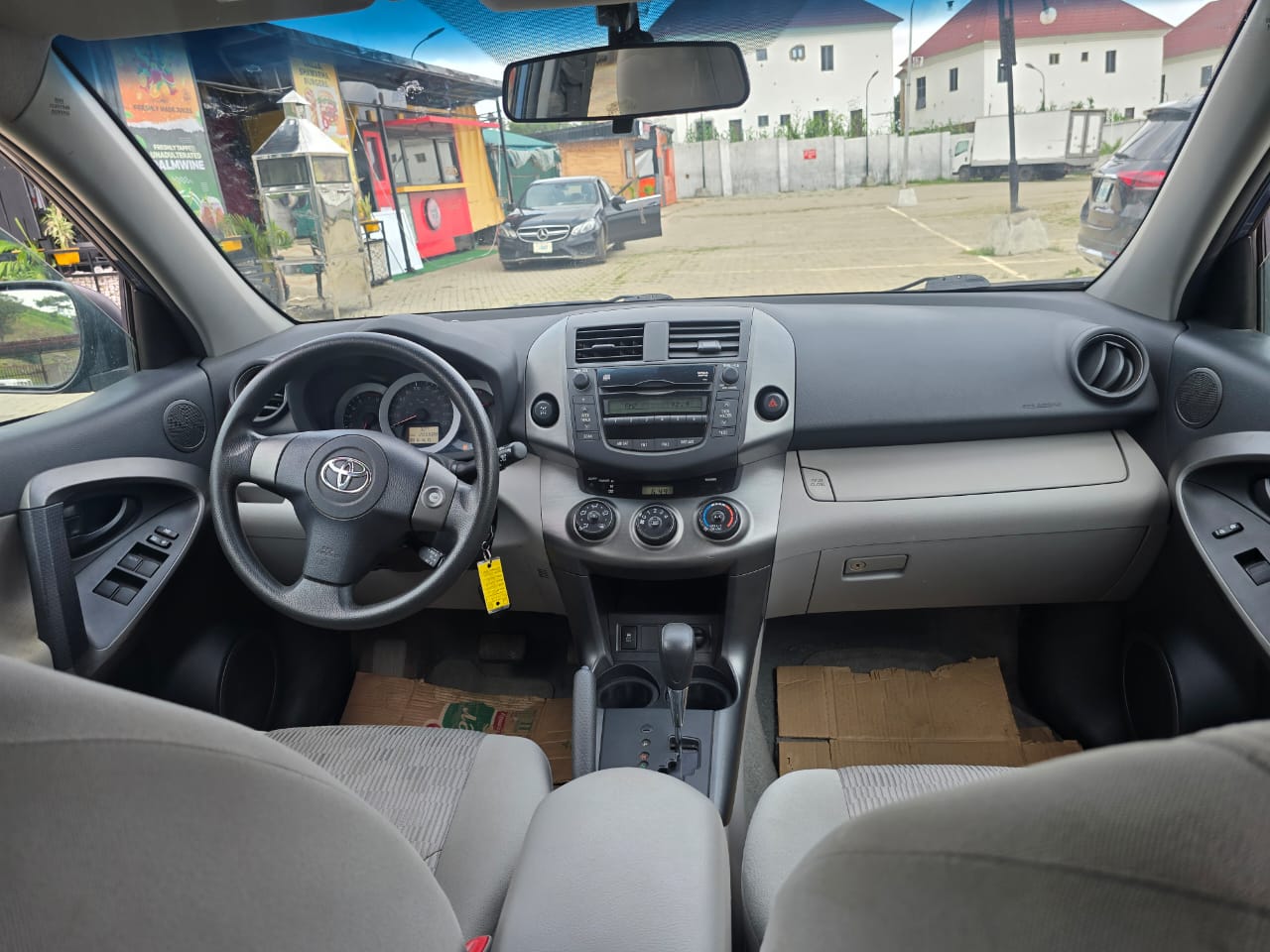 
								Extremely clean Direct Belgium 🇧🇪 Accidents free Toyota Rav4 2011 with untermperd system and original duty  11.5m abujadeal full									