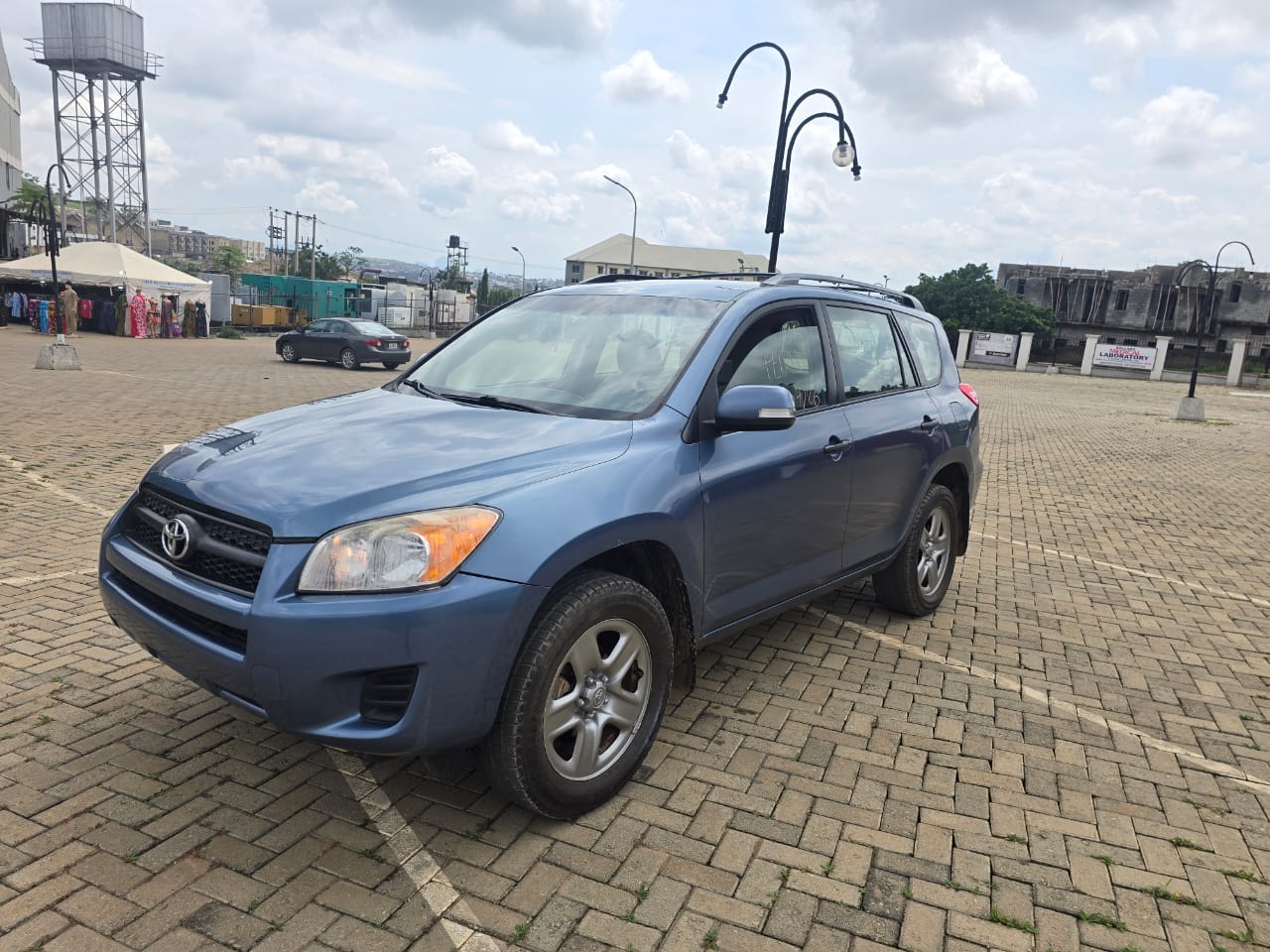 
								Extremely clean Direct Belgium 🇧🇪 Accidents free Toyota Rav4 2011 with untermperd system and original duty  11.5m abujadeal full									
