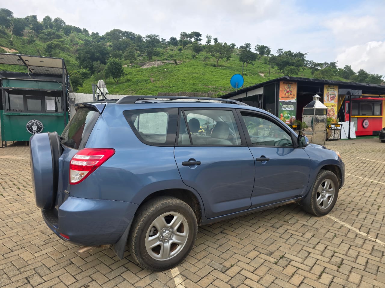 
								Extremely clean Direct Belgium 🇧🇪 Accidents free Toyota Rav4 2011 with untermperd system and original duty  11.5m abujadeal full									