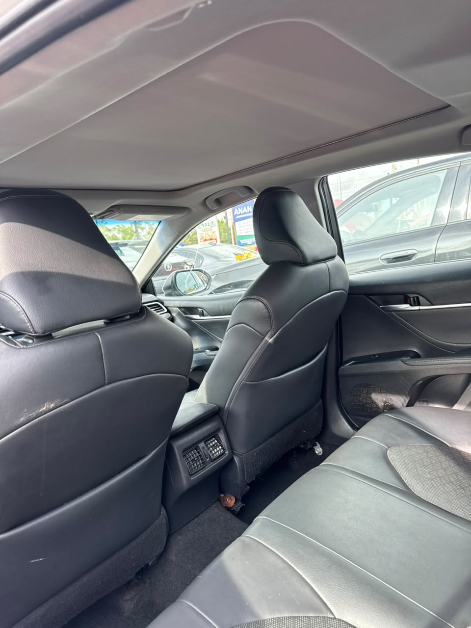 
								Distress Distress Distress 🔥🔥🔥🔥🔥‼️‼️‼️‼️Foreign used 2018 Toyota Camry XSE   Original custom duty  Fullest option  Thumb start Low mileage  Clean interior Going for 27m  Abuja deal full									