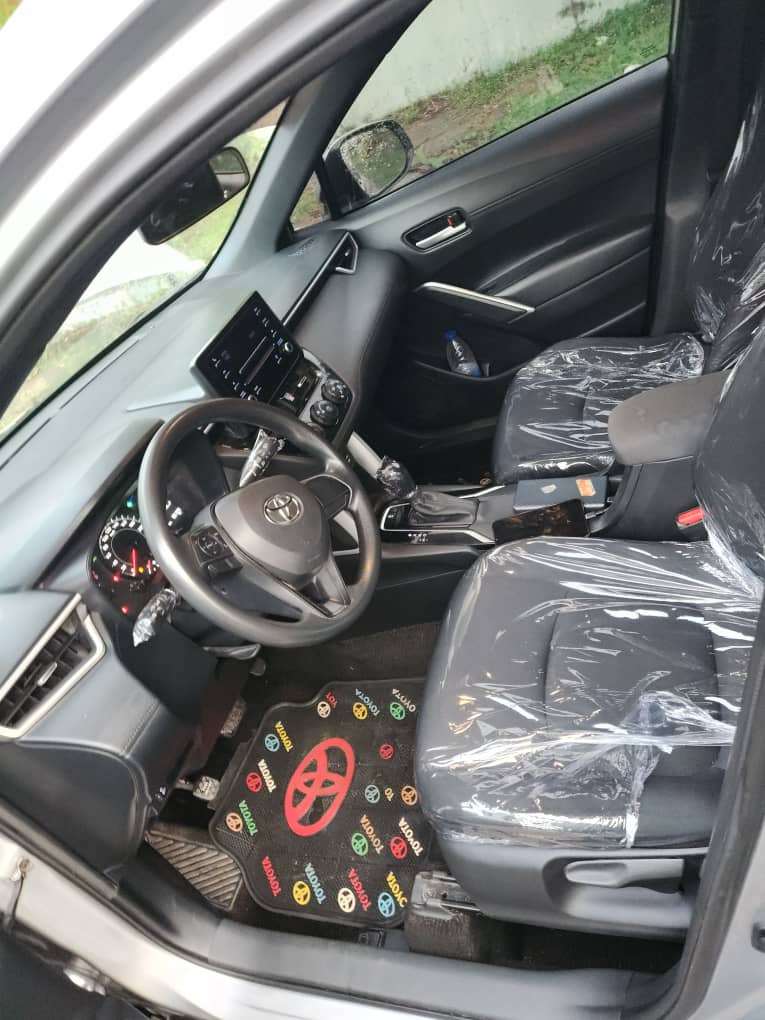 
								FOREIGN USED TOYOTA CROSS 2023 MODEL WITH FACTORY FITTED BACK VIEW CAMERA. 38M full									