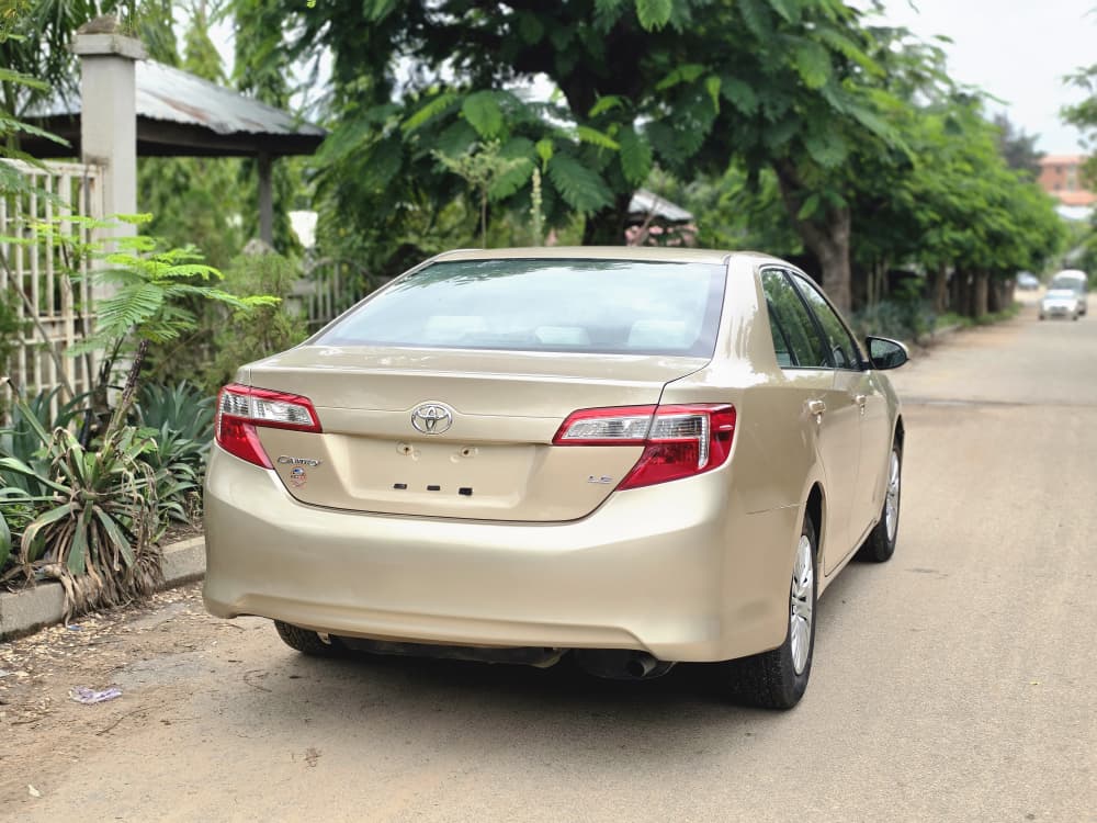 
								Lastest Arrival: Extremely clean foreign used 2013 Toyota Camry LE first body pan with recent 2026 Duty, going for just 12.8m 200k Sambo. Abujadeal full									