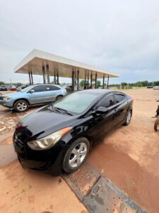 Distress sale 2013 Hyundai Elantra  price 5.2m owner last  come with my Sambo