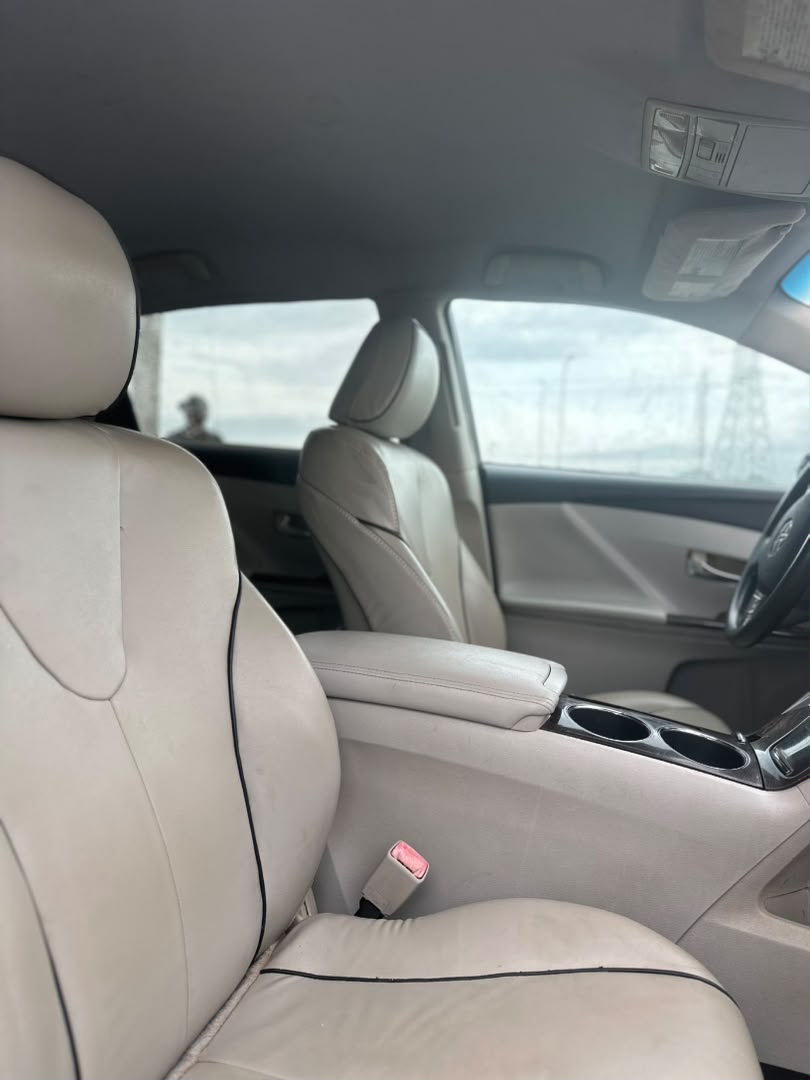 
								Giveaway Deal‼️‼️‼️ Carefully Used V6 2011/12 Toyota Venza (AWD) car is in pristine condition (Reverse Cam, Keyless, Power Boot, Android Screen & More) with duty going for just 12.2m with our sambo with me Lugbe Abuja📍 ZERO CHAIN DEAL full									