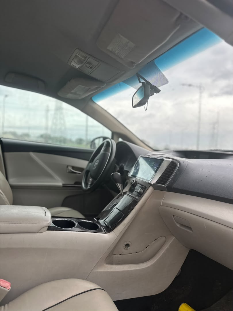 
								Giveaway Deal‼️‼️‼️ Carefully Used V6 2011/12 Toyota Venza (AWD) car is in pristine condition (Reverse Cam, Keyless, Power Boot, Android Screen & More) with duty going for just 12.2m with our sambo with me Lugbe Abuja📍 ZERO CHAIN DEAL full									