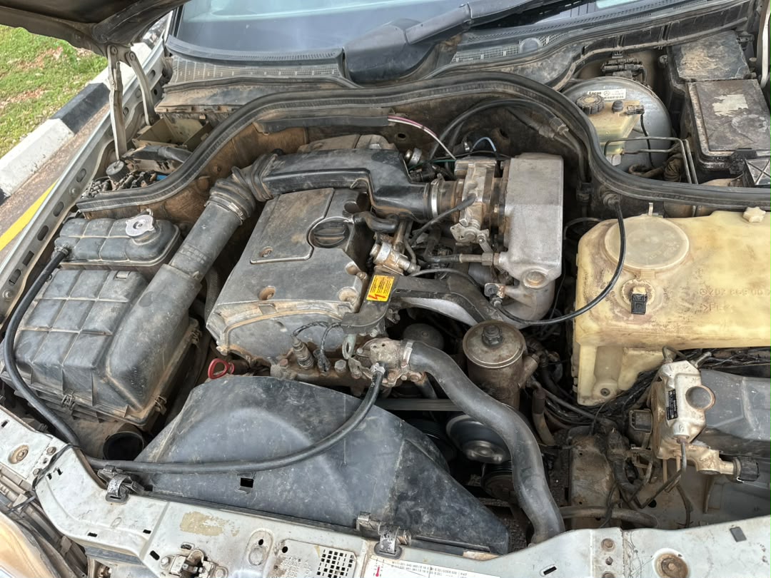 
								Giveaway Deal‼️‼️‼️ Carefully Used Mbenz C180 car is in pristine  condition (Nothing To Fix)  (Sunroof) with proper documentation with me owners house Lugbe Abuja📍 ZERO CHAIN DEAL full									