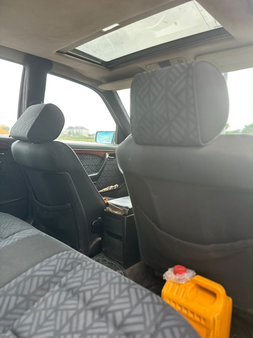
								Giveaway Deal‼️‼️‼️ Carefully Used Mbenz C180 car is in pristine  condition (Nothing To Fix)  (Sunroof) with proper documentation with me owners house Lugbe Abuja📍 ZERO CHAIN DEAL full									