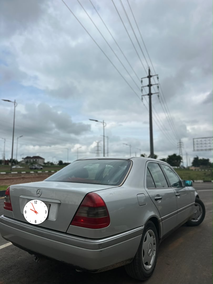 
								Giveaway Deal‼️‼️‼️ Carefully Used Mbenz C180 car is in pristine  condition (Nothing To Fix)  (Sunroof) with proper documentation with me owners house Lugbe Abuja📍 ZERO CHAIN DEAL full									