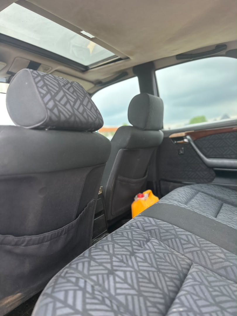 
								Giveaway Deal‼️‼️‼️ Carefully Used Mbenz C180 car is in pristine  condition (Nothing To Fix)  (Sunroof) with proper documentation with me owners house Lugbe Abuja📍 ZERO CHAIN DEAL full									