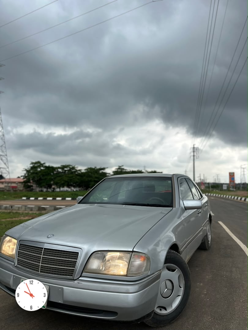 
								Giveaway Deal‼️‼️‼️ Carefully Used Mbenz C180 car is in pristine  condition (Nothing To Fix)  (Sunroof) with proper documentation with me owners house Lugbe Abuja📍 ZERO CHAIN DEAL full									