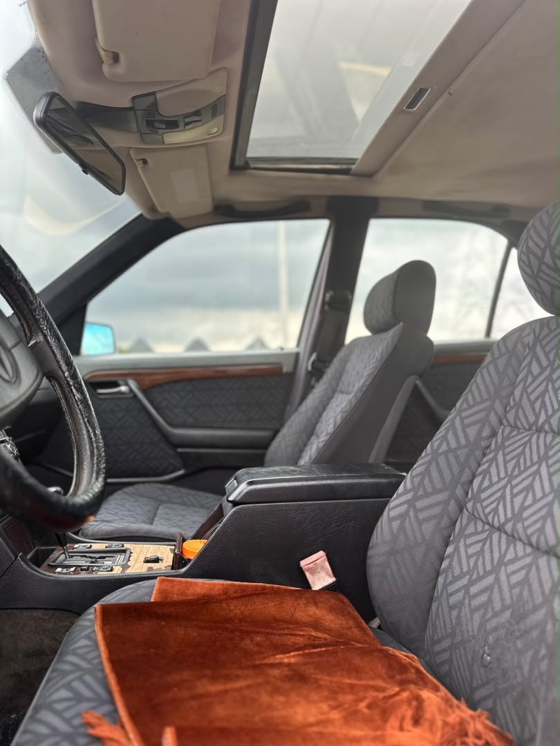 
								Giveaway Deal‼️‼️‼️ Carefully Used Mbenz C180 car is in pristine  condition (Nothing To Fix)  (Sunroof) with proper documentation with me owners house Lugbe Abuja📍 ZERO CHAIN DEAL full									