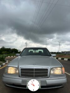 Giveaway Deal‼️‼️‼️ Carefully Used Mbenz C180 car is in pristine  condition (Nothing To Fix)  (Sunroof) with proper documentation with me owners house Lugbe Abuja📍 ZERO CHAIN DEAL