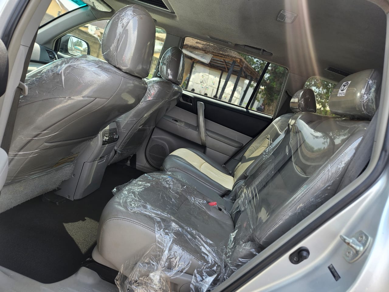 
								Distress Alert ⚠️  Foreign used Toyota Highlander 2012 with New and Untouched Components  Pano sunroof  Boot Power Tumb  👉16.8m buyer settle 400k Location Abacha road Nyanya Abuja deal full									