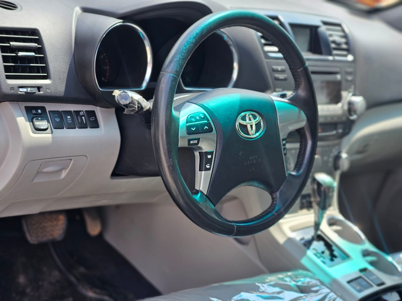 
								Distress Alert ⚠️  Foreign used Toyota Highlander 2012 with New and Untouched Components  Pano sunroof  Boot Power Tumb  👉16.8m buyer settle 400k Location Abacha road Nyanya Abuja deal full									