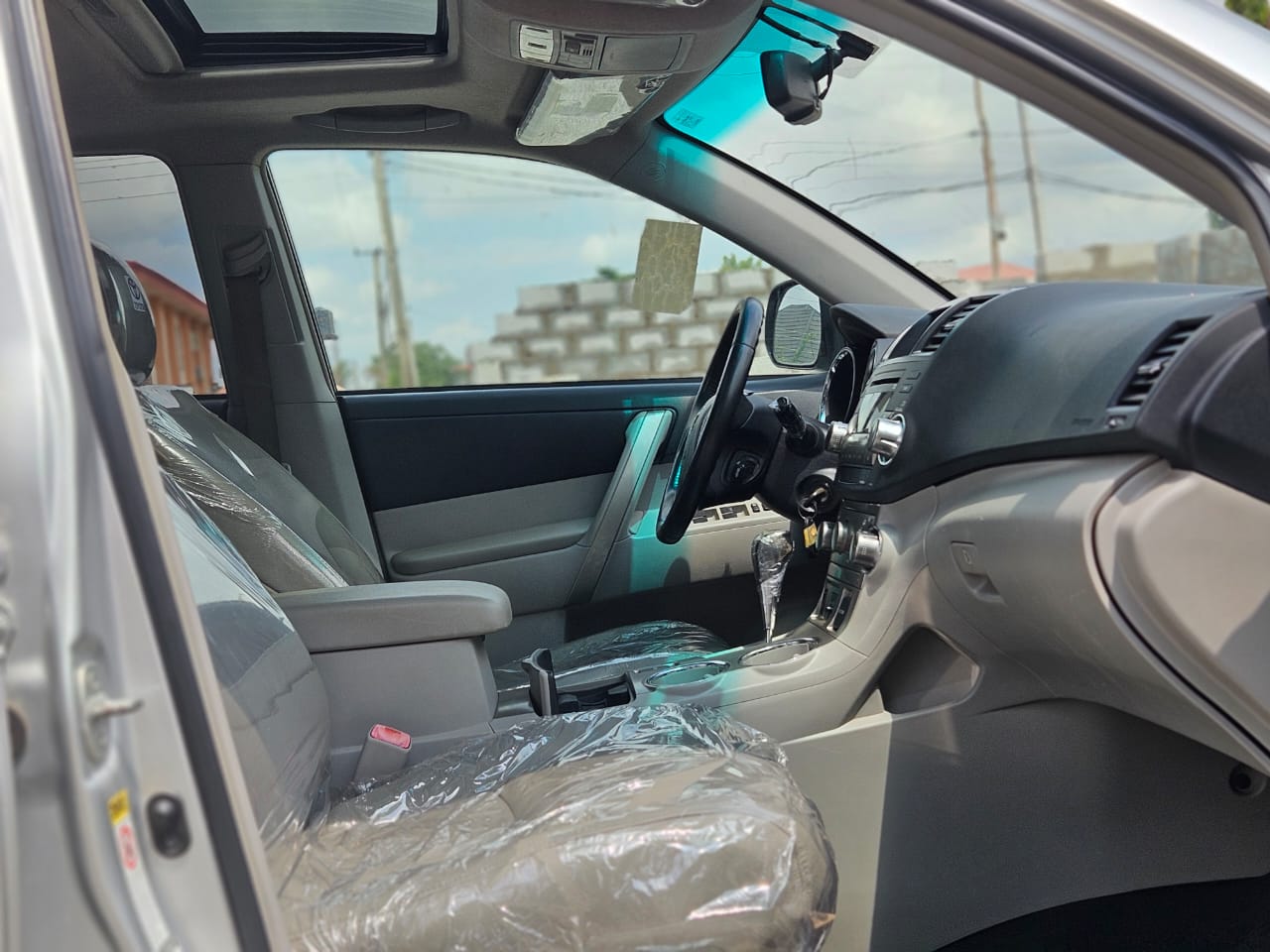 
								Distress Alert ⚠️  Foreign used Toyota Highlander 2012 with New and Untouched Components  Pano sunroof  Boot Power Tumb  👉16.8m buyer settle 400k Location Abacha road Nyanya Abuja deal full									