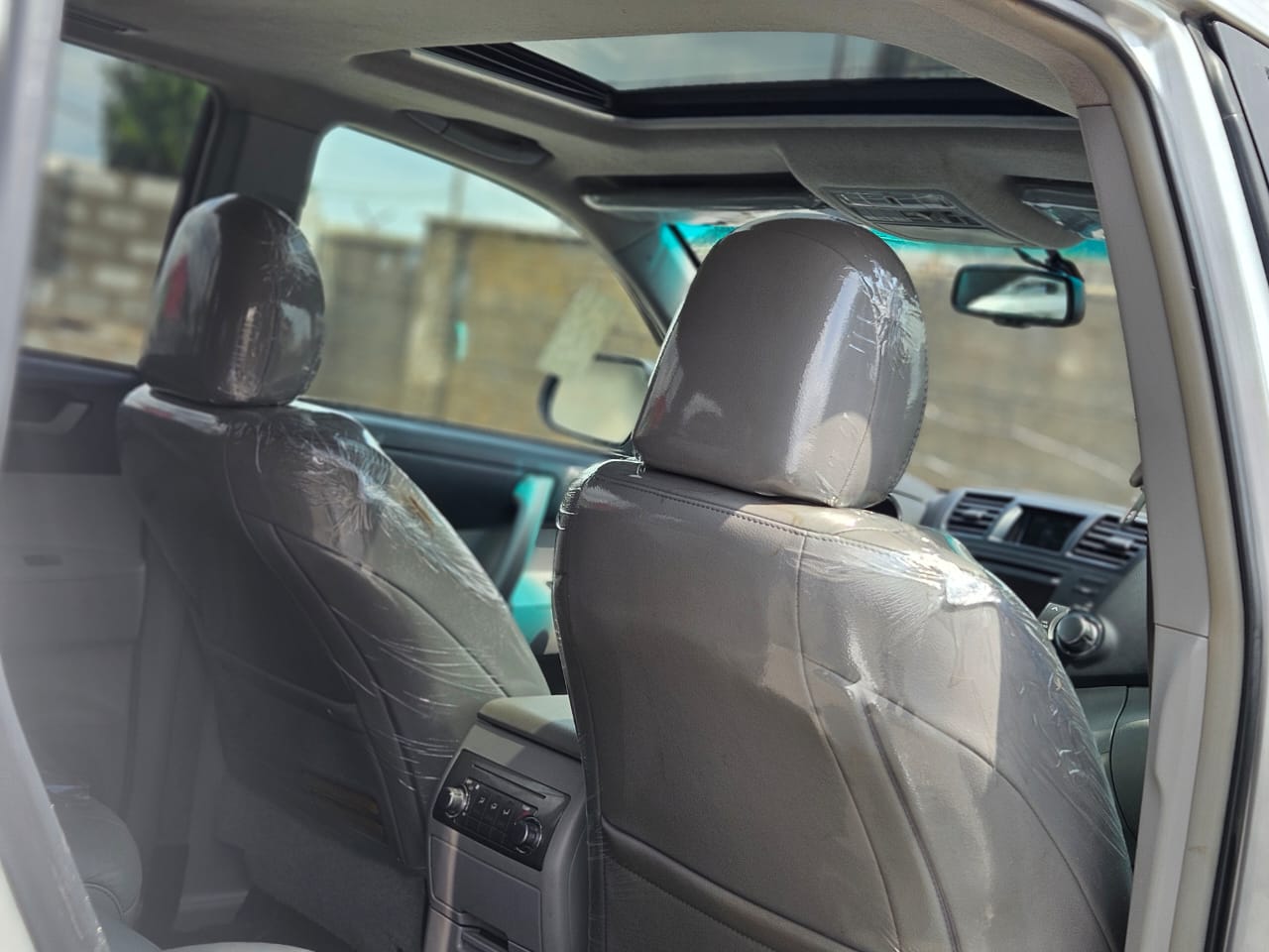 
								Distress Alert ⚠️  Foreign used Toyota Highlander 2012 with New and Untouched Components  Pano sunroof  Boot Power Tumb  👉16.8m buyer settle 400k Location Abacha road Nyanya Abuja deal full									