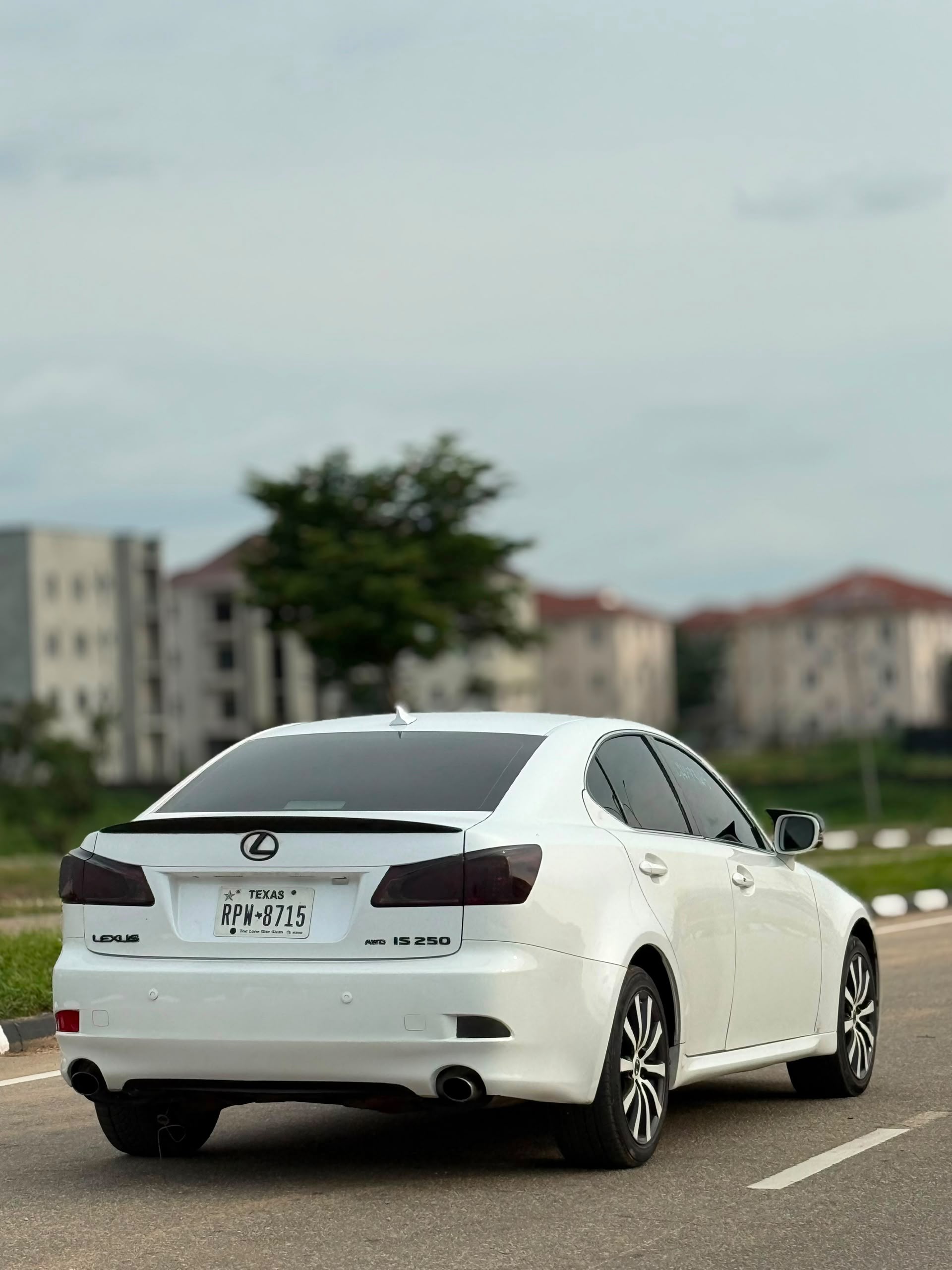 
								FOREIGN USED 🇺🇸 2010 LEXUS IS 250 WITH KEYLESS ENTRY SUNROOF REVERSE CANERA AND VALID DUTY GOING FOR 12.5MILLION NAIRA ONLY full									