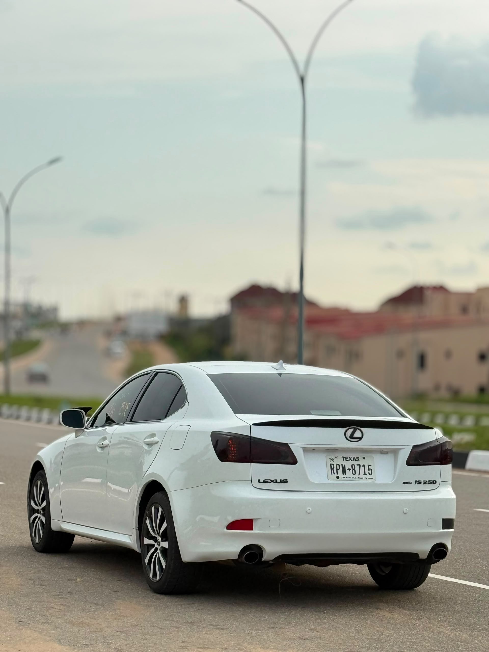 
								FOREIGN USED 🇺🇸 2010 LEXUS IS 250 WITH KEYLESS ENTRY SUNROOF REVERSE CANERA AND VALID DUTY GOING FOR 12.5MILLION NAIRA ONLY full									