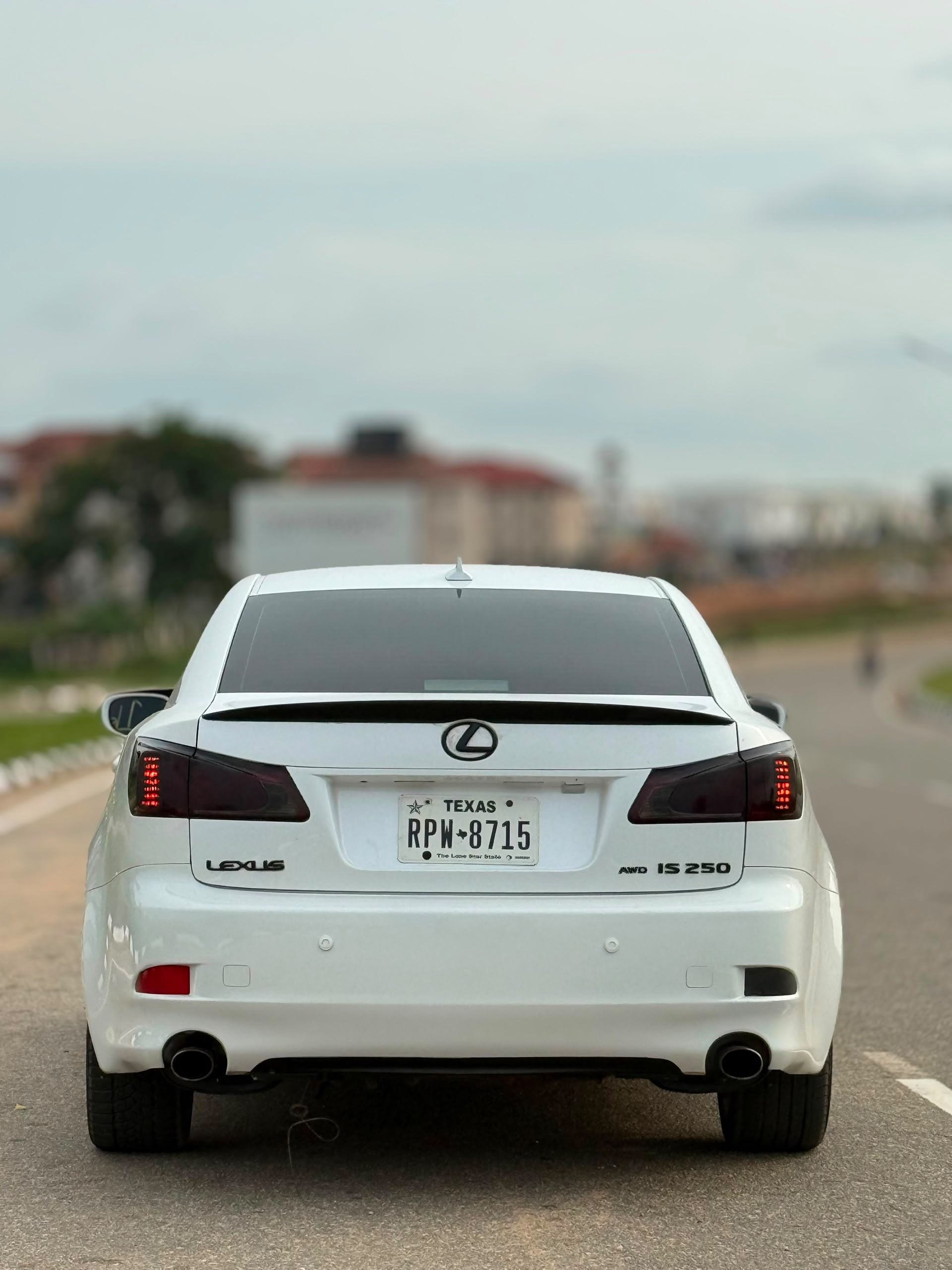 
								FOREIGN USED 🇺🇸 2010 LEXUS IS 250 WITH KEYLESS ENTRY SUNROOF REVERSE CANERA AND VALID DUTY GOING FOR 12.5MILLION NAIRA ONLY full									