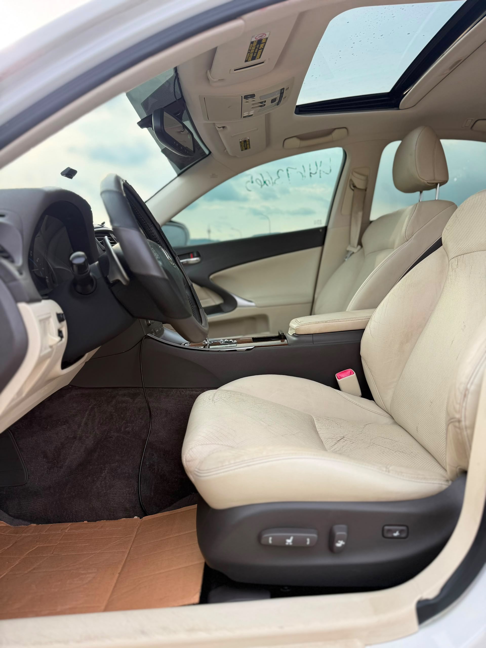 
								FOREIGN USED 🇺🇸 2010 LEXUS IS 250 WITH KEYLESS ENTRY SUNROOF REVERSE CANERA AND VALID DUTY GOING FOR 12.5MILLION NAIRA ONLY full									