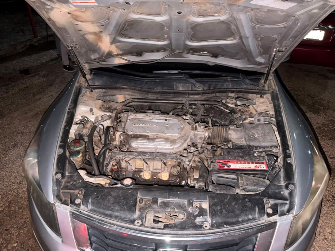 
								Sharp distress sale 2009 Honda accord nothing to fix V6 price @3.5m. Location:a Gwarinpa, Abuja! full									