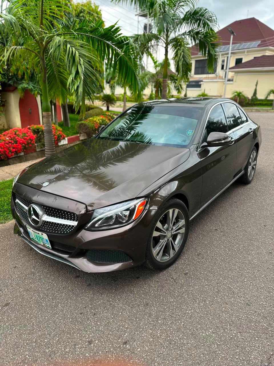 
								Distress 2016 Mercedes C300 for 9.8M Abuja F full									