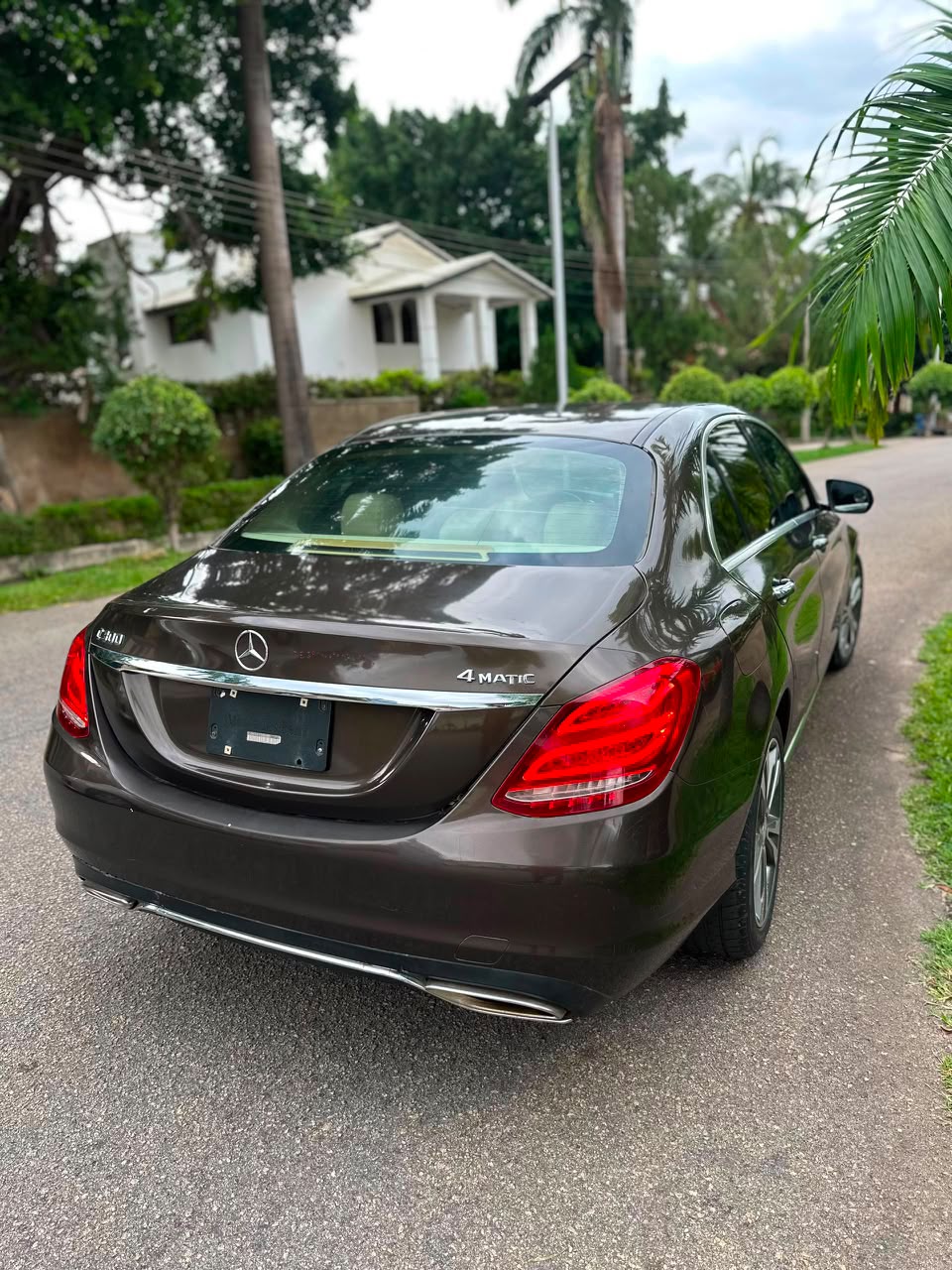 
								Distress 2016 Mercedes C300 for 9.8M Abuja F full									