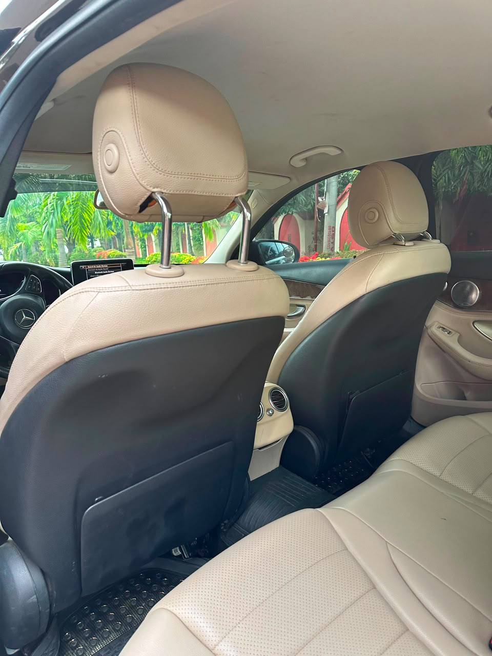 
								Distress 2016 Mercedes C300 for 9.8M Abuja F full									
