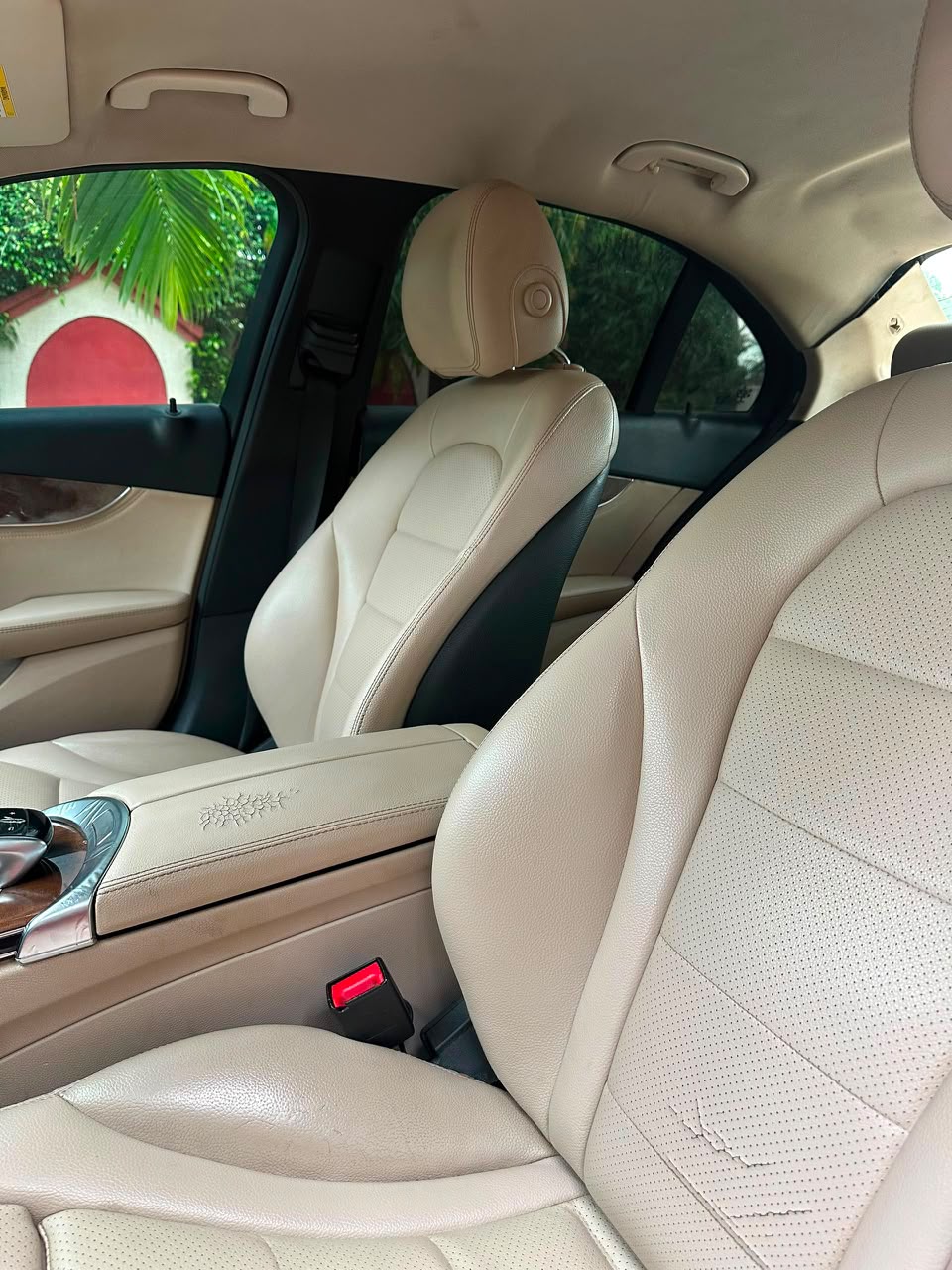 
								Distress 2016 Mercedes C300 for 9.8M Abuja F full									