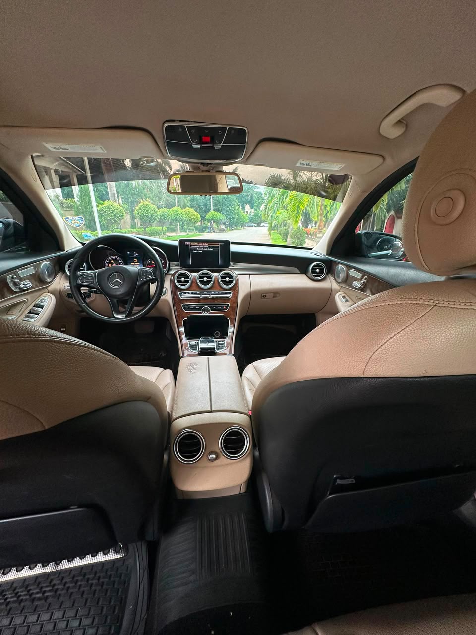 
								Distress 2016 Mercedes C300 for 9.8M Abuja F full									