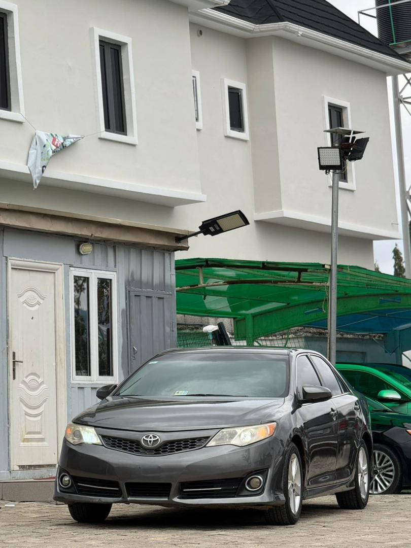 
								Belgium grade 2013 Toyota Camry SE for 10M ABUJA full									