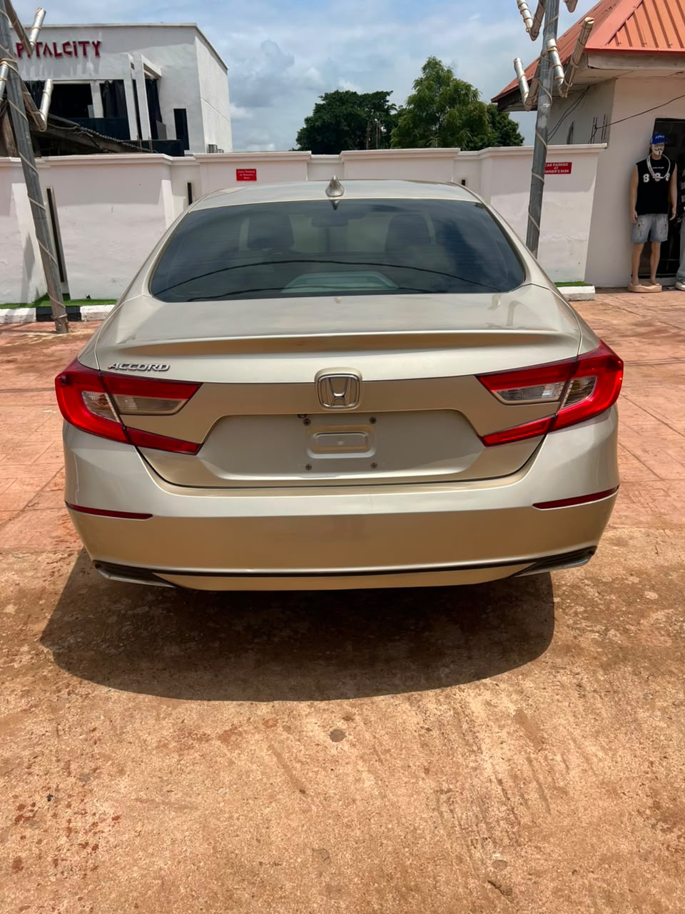 
								Distress 2020 Honda Accord Direct Belgium Available for urgent pickup Duty fully paid  Everything is blessed  Going for 19.5M Location Nyanya Abuja full									