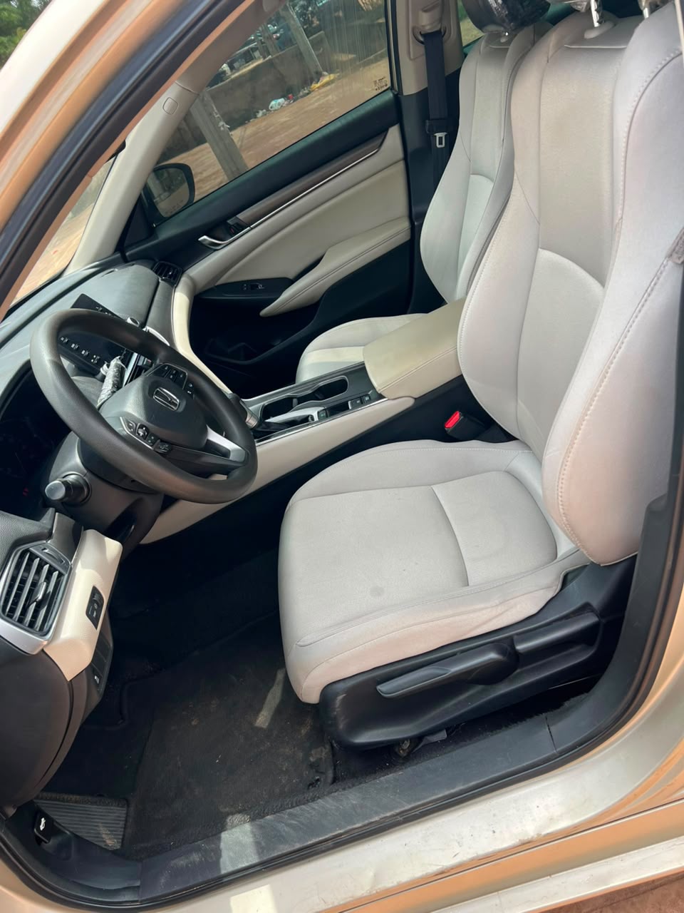 
								Distress 2020 Honda Accord Direct Belgium Available for urgent pickup Duty fully paid  Everything is blessed  Going for 19.5M Location Nyanya Abuja full									