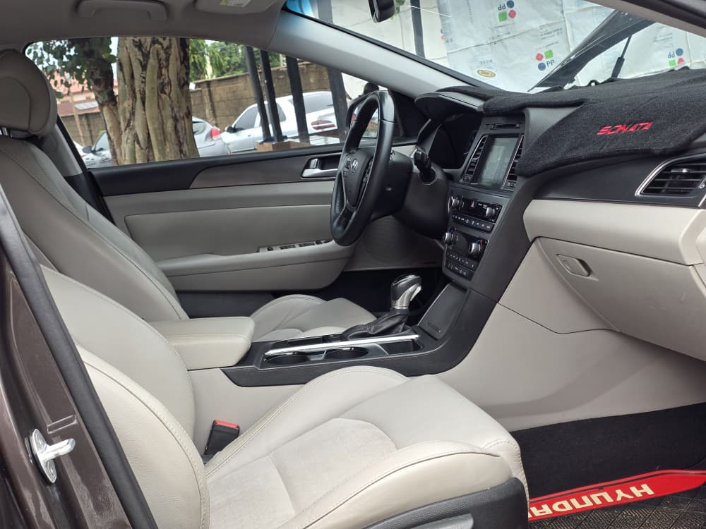 
								FEW MONTHS USED FIRSTBODY 2015 Hyundai Sonata Sport edition with original custom Duty untampered engine and gear Ac Factory fitted buy and drive absolutely nothing to fix  👉10.9m buyer settle 200k location Abacha Road nyanya Abuja deal Car is with me directly full									