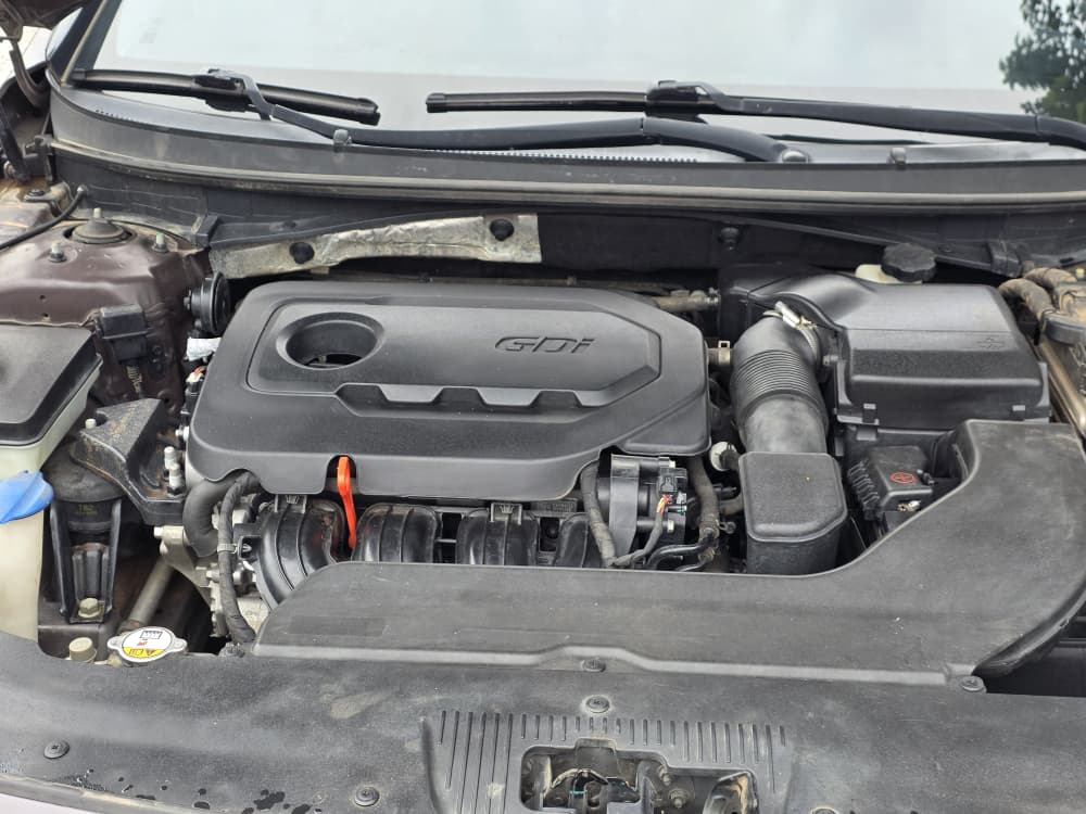 
								FEW MONTHS USED FIRSTBODY 2015 Hyundai Sonata Sport edition with original custom Duty untampered engine and gear Ac Factory fitted buy and drive absolutely nothing to fix  👉10.9m buyer settle 200k location Abacha Road nyanya Abuja deal Car is with me directly full									