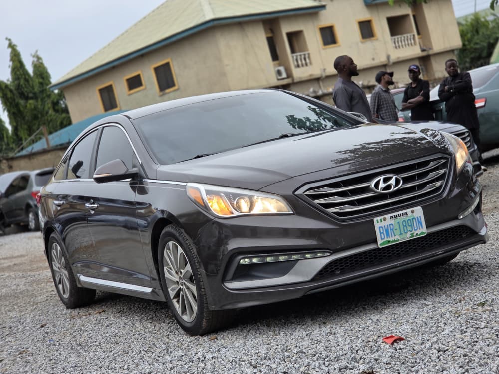 
								FEW MONTHS USED FIRSTBODY 2015 Hyundai Sonata Sport edition with original custom Duty untampered engine and gear Ac Factory fitted buy and drive absolutely nothing to fix  👉10.9m buyer settle 200k location Abacha Road nyanya Abuja deal Car is with me directly full									