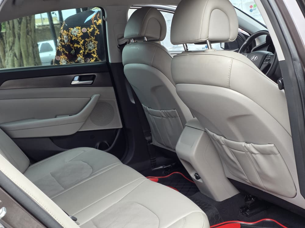 
								FEW MONTHS USED FIRSTBODY 2015 Hyundai Sonata Sport edition with original custom Duty untampered engine and gear Ac Factory fitted buy and drive absolutely nothing to fix  👉10.9m buyer settle 200k location Abacha Road nyanya Abuja deal Car is with me directly full									