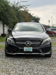 QUICK SALE!!!  MERCEDES C400 IN VERY GOOD CONDITION  PRICE: 18M