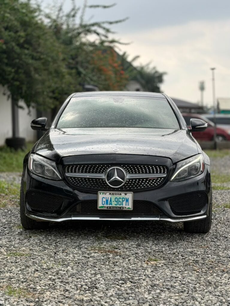 QUICK SALE!!!  MERCEDES C400 IN VERY GOOD CONDITION  PRICE: 18M