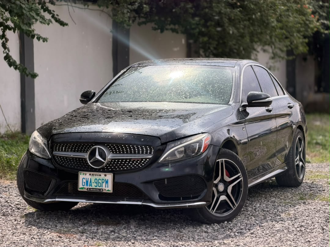
								QUICK SALE!!!  MERCEDES C400 IN VERY GOOD CONDITION  PRICE: 18M full									