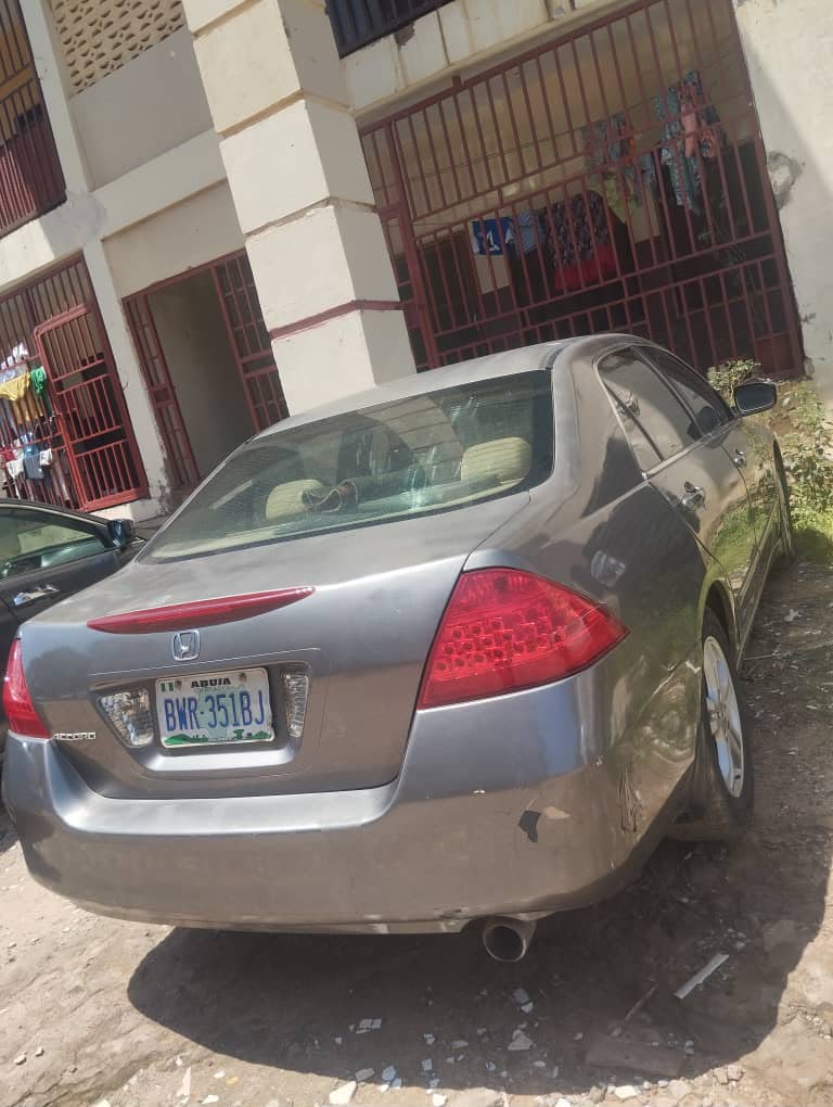 
								Very clean discussion continue is available price 3.5 million car with me full									