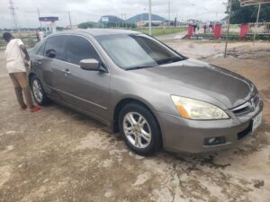 Very clean discussion continue is available price 3.5 million car with me