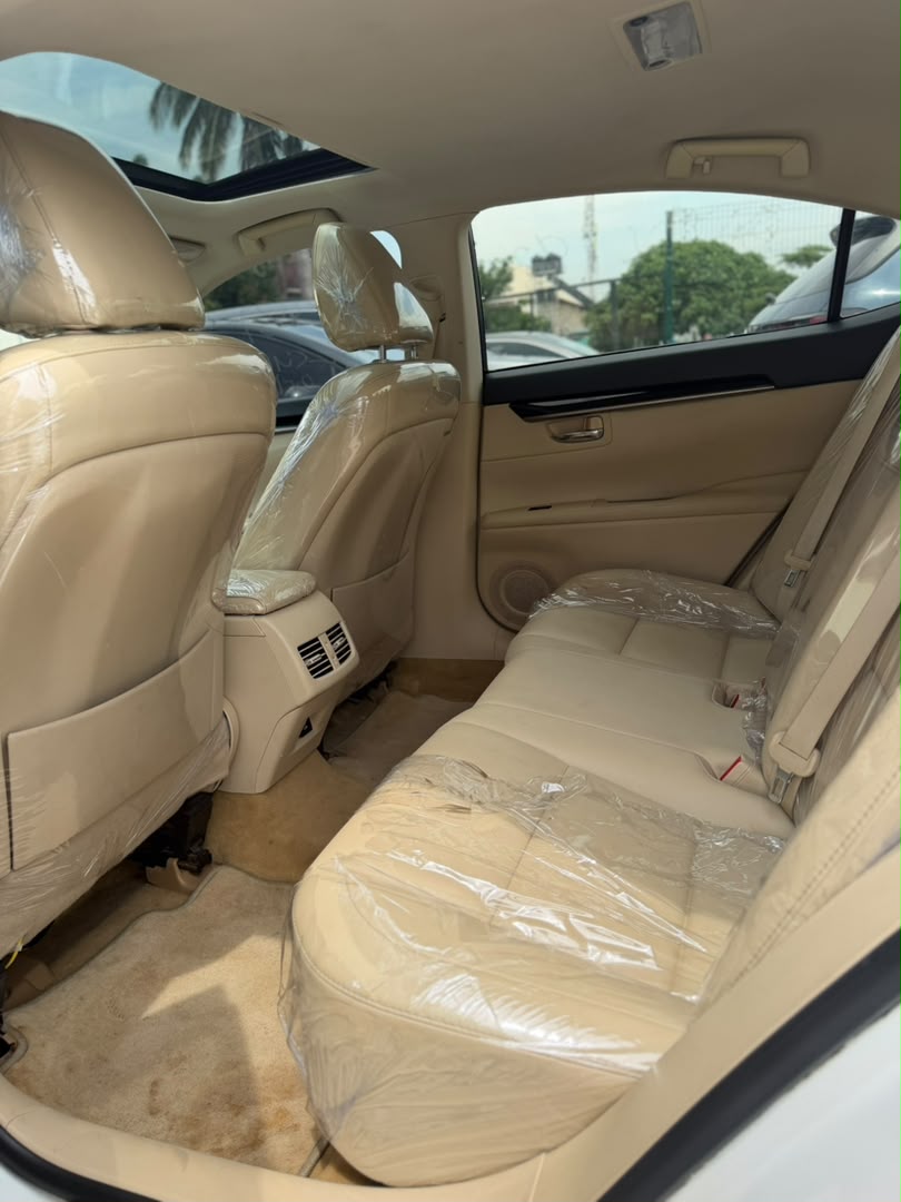 
								CLEAN FOREIGN USED 2014 LEXUS ES350 PRICE: 17.5M full									