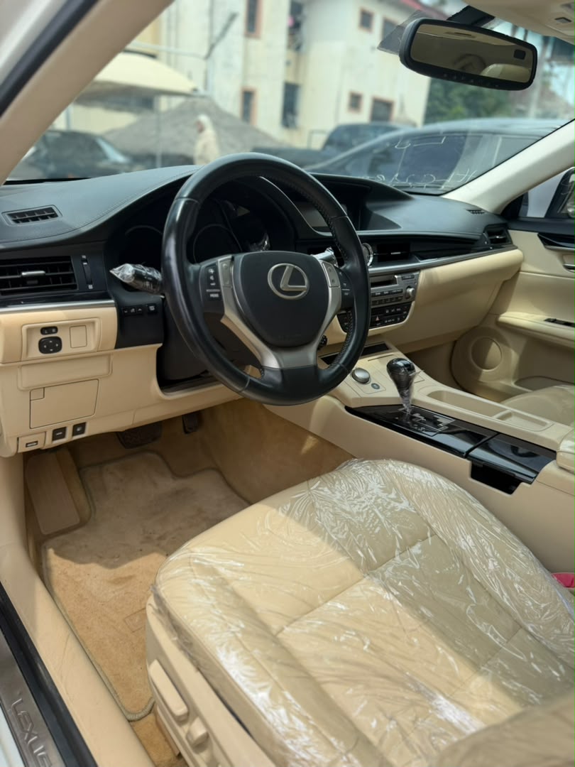 
								CLEAN FOREIGN USED 2014 LEXUS ES350 PRICE: 17.5M full									