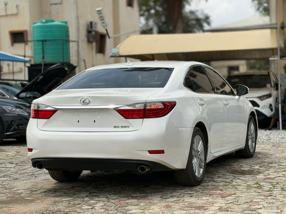 
								CLEAN FOREIGN USED 2014 LEXUS ES350 PRICE: 17.5M full									