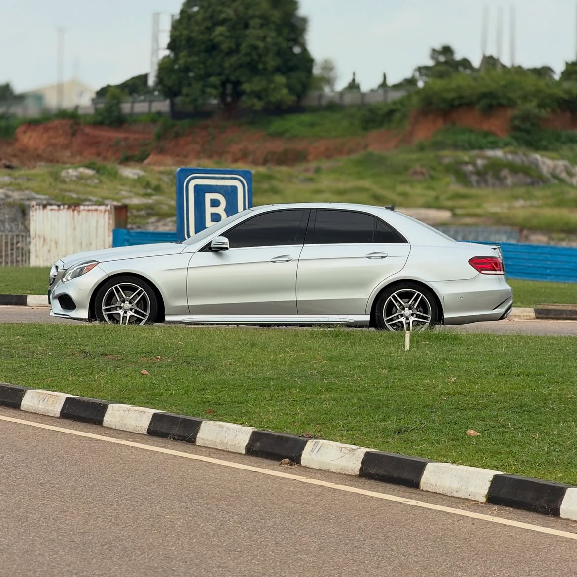 
								SUPER CLEAN FOREIGN USED MERCEDES BENZ E400 2016 🇺🇸  ORIGINAL DUTY 📃  PRICE: 30M 💰  ABUJA DEAL 📍  NATIONWIDE DELIVERY full									