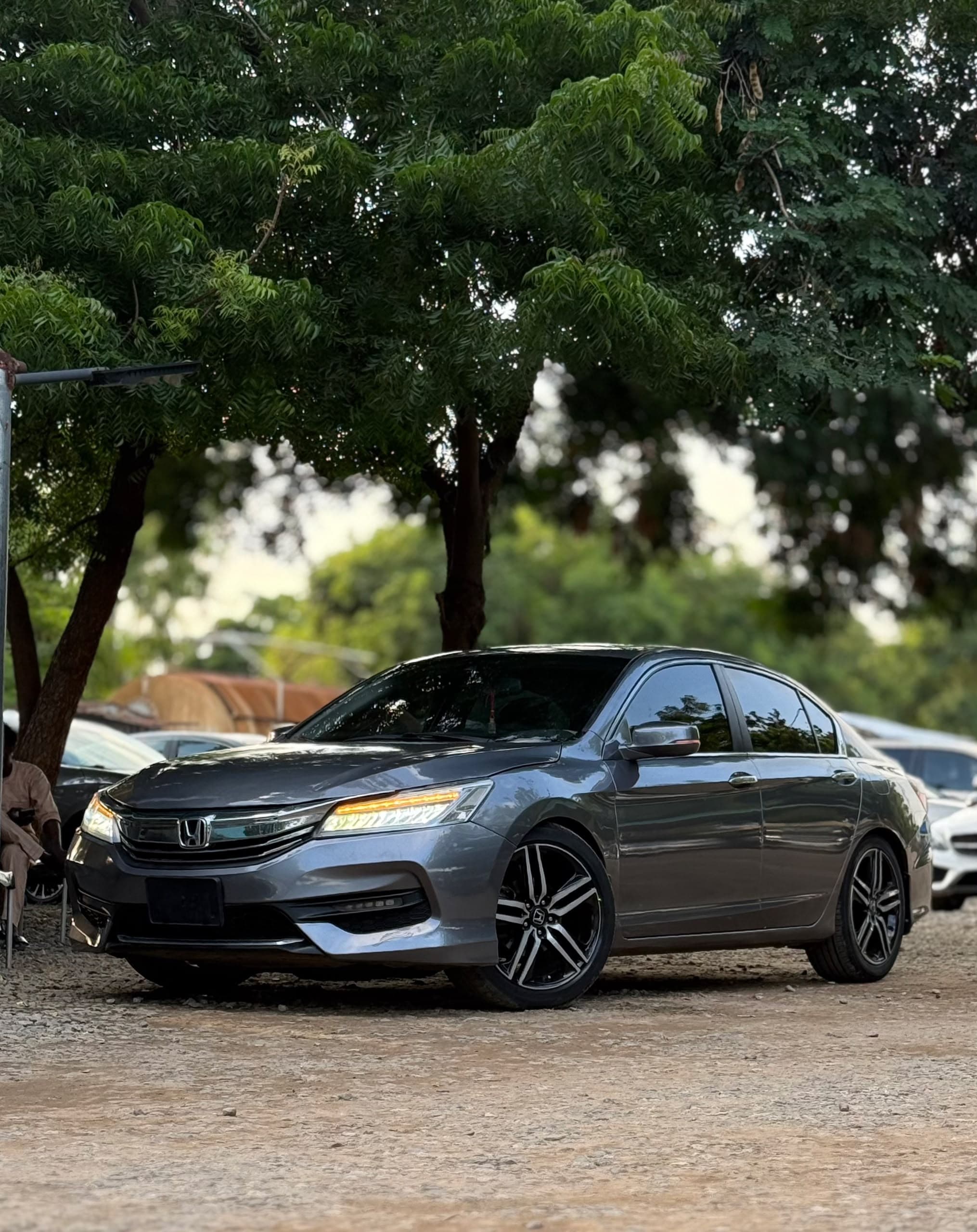 
								2015 super clean Honda Accord EXL facelift to 2017 with original custom duty going for 11.7M full									
