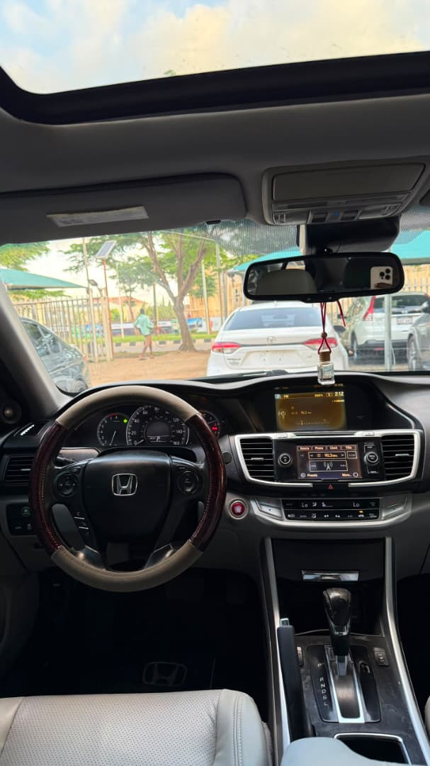 
								2015 super clean Honda Accord EXL facelift to 2017 with original custom duty going for 11.7M full									